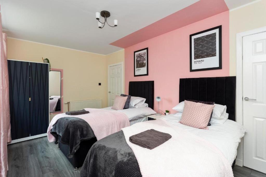 Stylish 3 Bed Edinburgh Abode - Parking And Gardenヴィラ エクステリア 写真