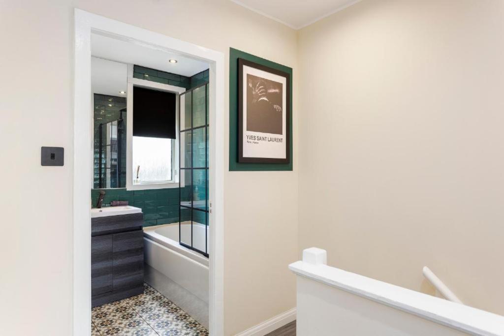 Stylish 3 Bed Edinburgh Abode - Parking And Gardenヴィラ エクステリア 写真