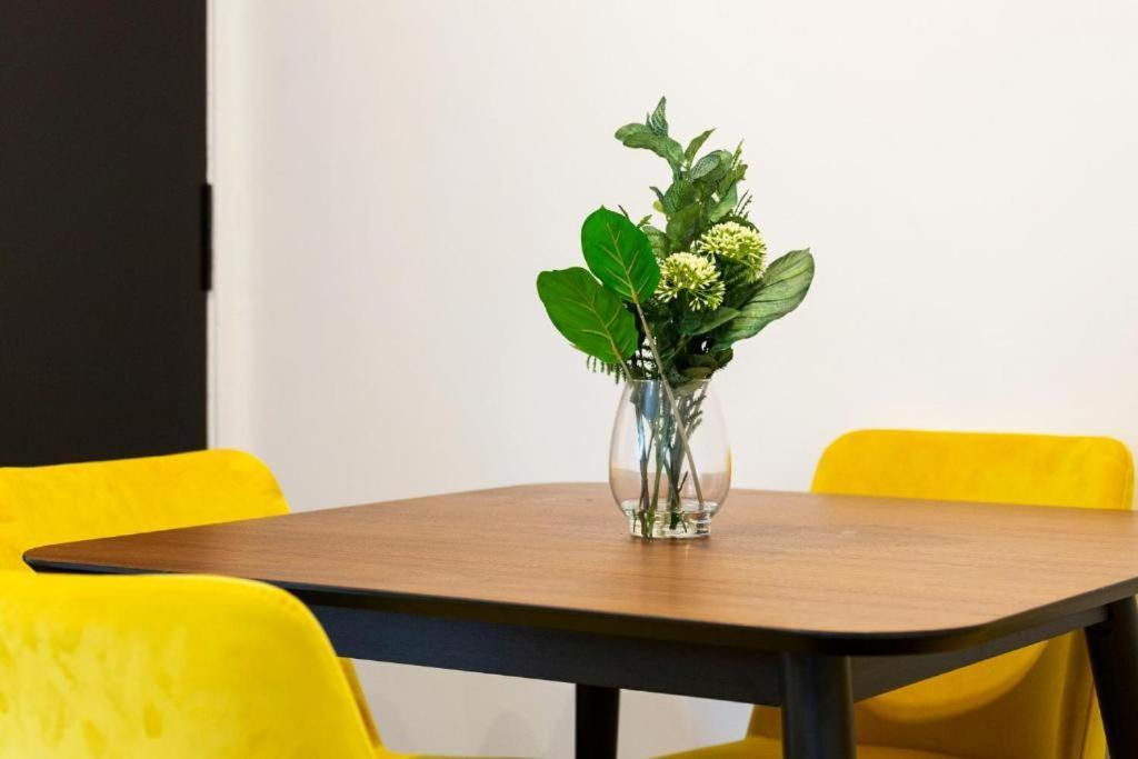 Stylish 3 Bed Edinburgh Abode - Parking And Gardenヴィラ エクステリア 写真