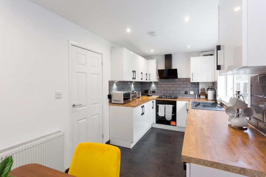 Stylish 3 Bed Edinburgh Abode - Parking And Gardenヴィラ エクステリア 写真