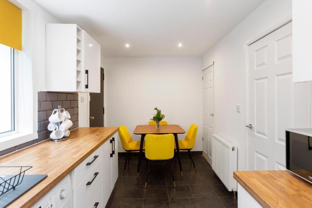 Stylish 3 Bed Edinburgh Abode - Parking And Gardenヴィラ エクステリア 写真