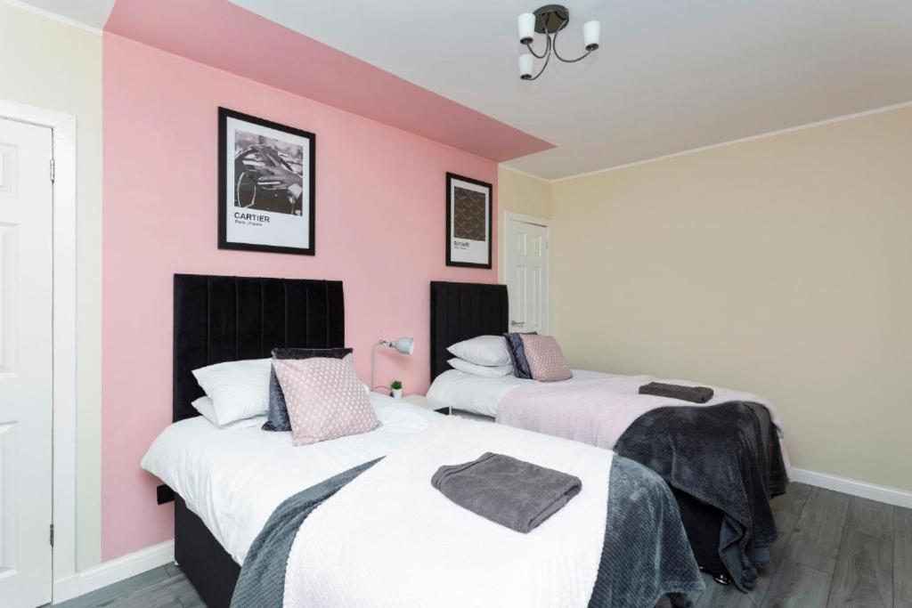 Stylish 3 Bed Edinburgh Abode - Parking And Gardenヴィラ エクステリア 写真