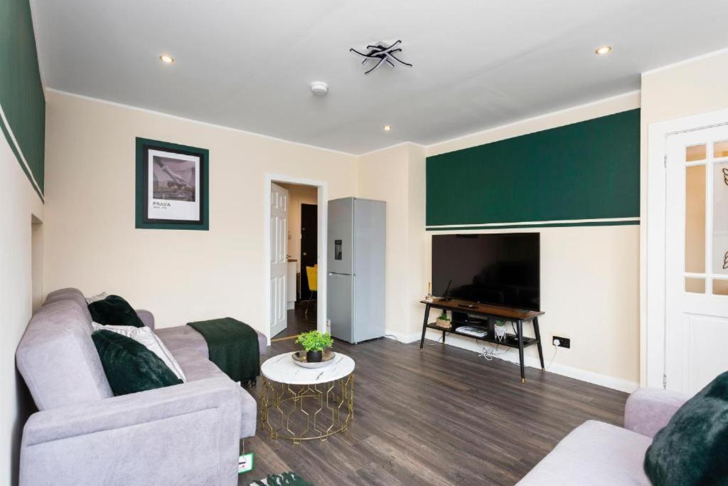 Stylish 3 Bed Edinburgh Abode - Parking And Gardenヴィラ エクステリア 写真